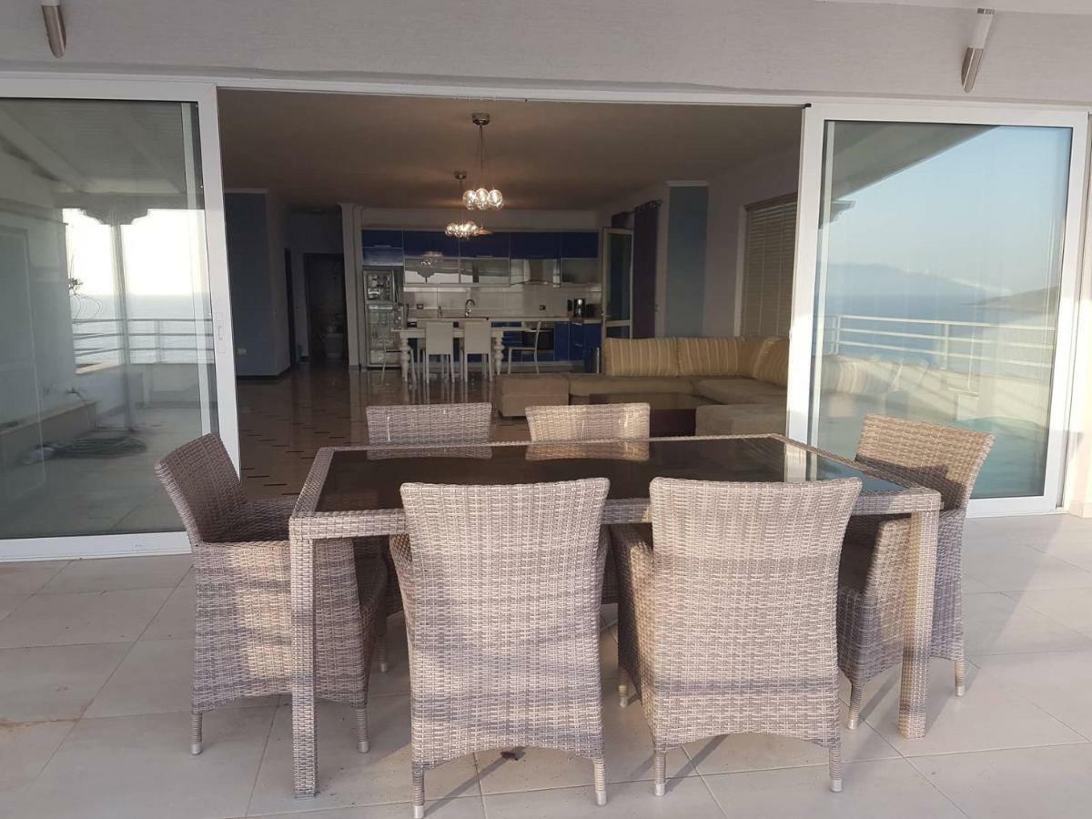 Appartement Sea Front Penthouse à Saranda Extérieur photo